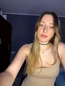 Sashailardi from StripChat is Freechat