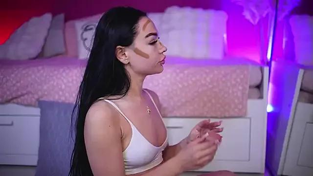 sashalorenzz from StripChat is Freechat