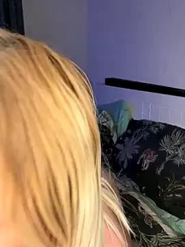 saskiapierce from StripChat is Freechat