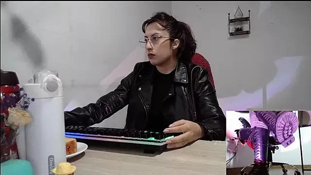Scarlett_Sen from StripChat is Freechat