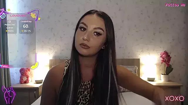 SecretSienna from StripChat is Freechat