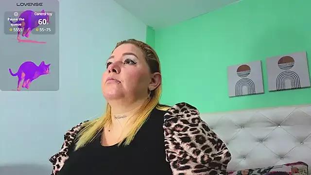 selena_castillo from StripChat is Freechat
