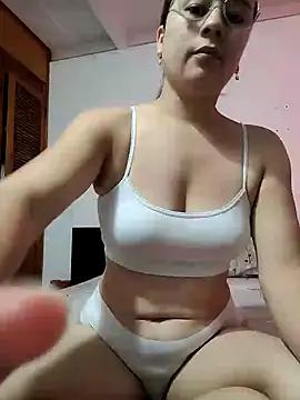 selena_gomez2 from StripChat is Freechat