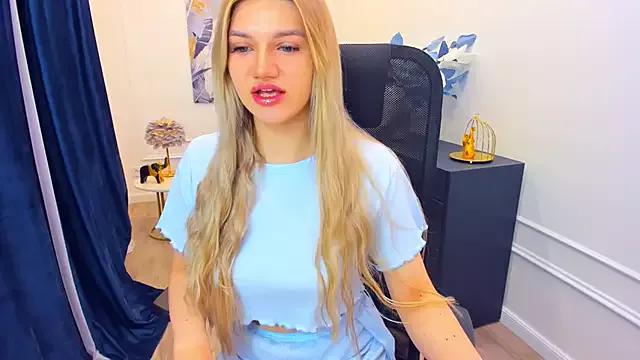 SelenaeMoore from StripChat is Freechat