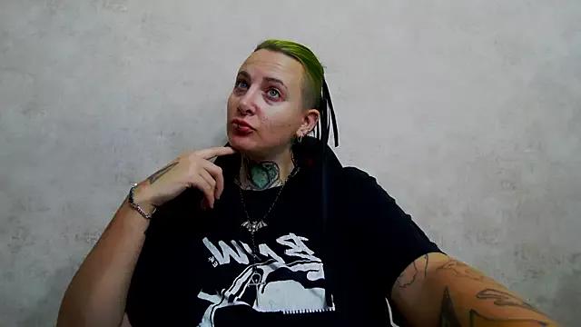SelenasJones from StripChat is Freechat