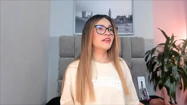 selene_tylor_ from StripChat is Freechat