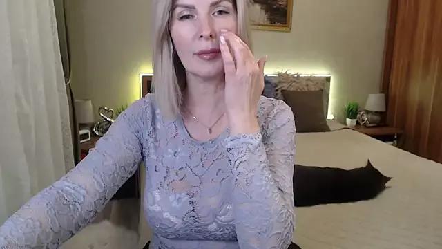 sensualEmilia from StripChat is Freechat