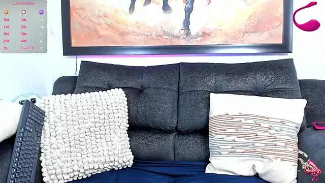 shannel__queen from StripChat is Freechat