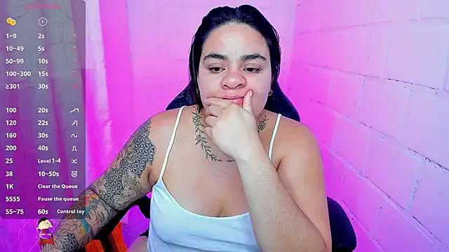 Sharon_hils from StripChat is Freechat