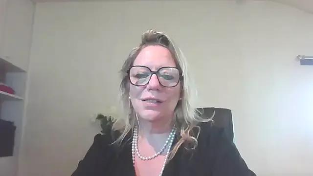 Silkesquirt from StripChat is Freechat