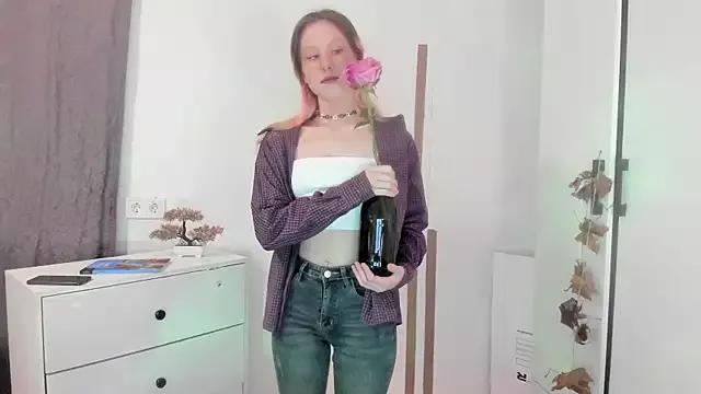 Silly__Milly from StripChat is Freechat