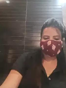 simmi_love from StripChat is Freechat