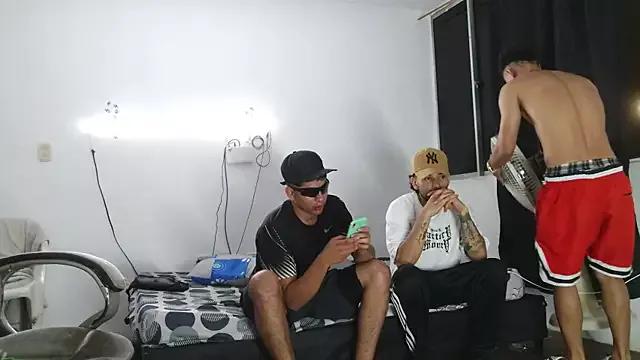 Skartoliver from StripChat is Freechat