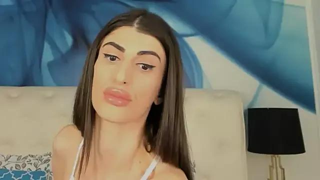 SkinnyDolly from StripChat is Freechat