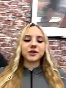 Sky_Cutie from StripChat is Freechat