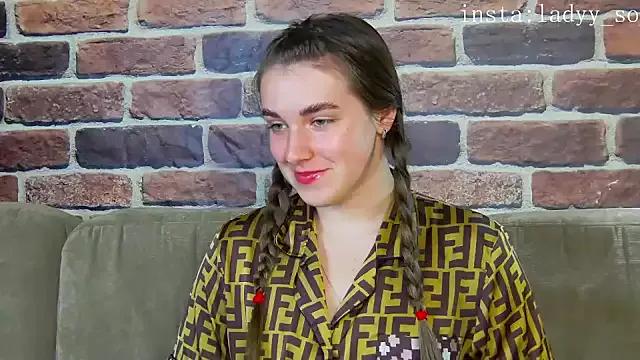 Sofia_Hugs from StripChat is Freechat