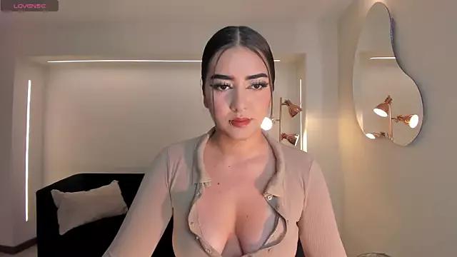 SophieLanne from StripChat is Freechat
