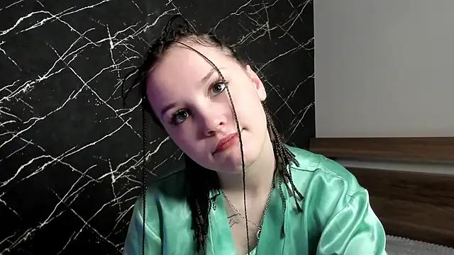 SunnEsser from StripChat is Freechat
