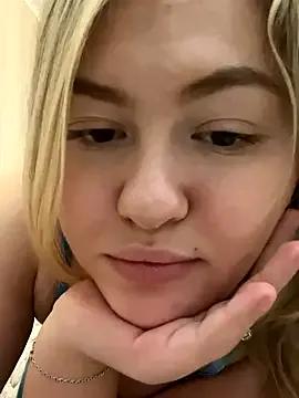 SunshineEmma from StripChat is Freechat