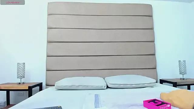 susan_elliot from StripChat is Freechat