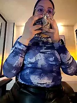 sweet--emily from StripChat is Freechat