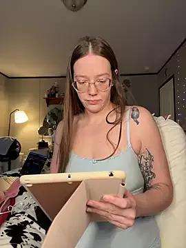 Sweetdee222x from StripChat is Freechat