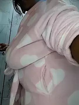 SWEETDOLLY29XX from StripChat is Freechat