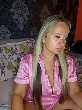 SweetShellyx from StripChat is Freechat
