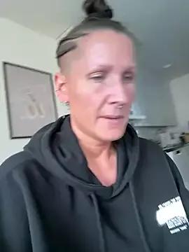 SwingWingWomanSweden from StripChat is Freechat