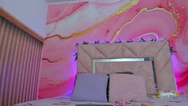 Taylor_oriana_ from StripChat is Freechat