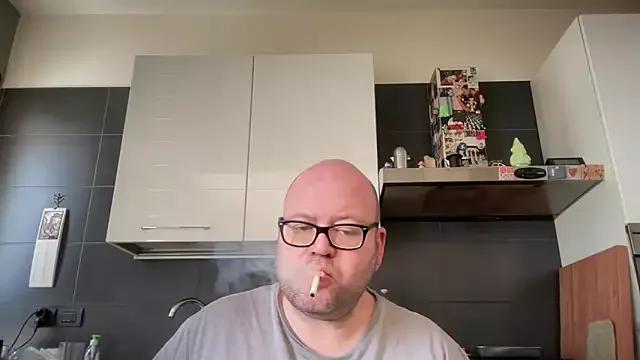 theitalianbear from StripChat is Freechat