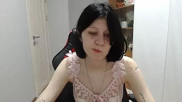 TinaQuiin from StripChat is Freechat