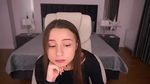 TinyNatalie from StripChat is Freechat