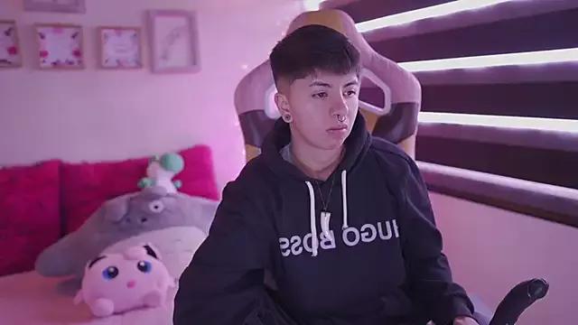 tommy_blue from StripChat is Freechat