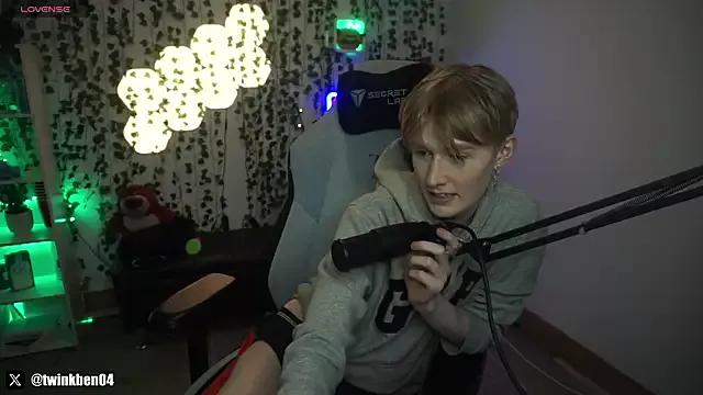 twinkben from StripChat is Freechat
