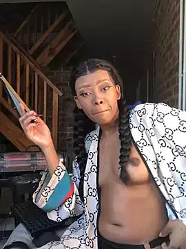 TyraaLee from StripChat is Freechat