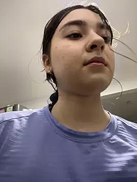 Photos of Valentina_ro from StripChat is Freechat