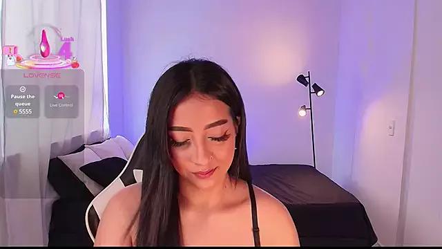 ValeriWhite from StripChat is Freechat
