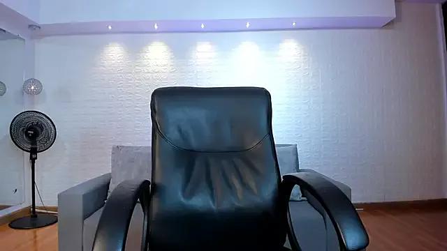 VenusCooper from StripChat is Freechat