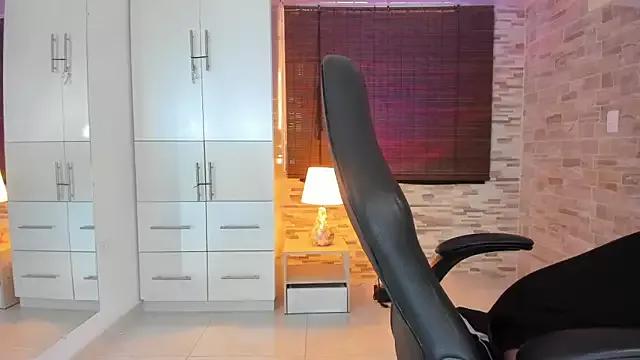 Vicky_kittyy from StripChat is Freechat