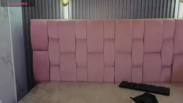 victoria_castillo_b from StripChat is Freechat