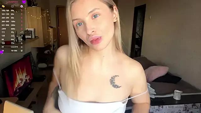 VictoriaMystery from StripChat is Freechat