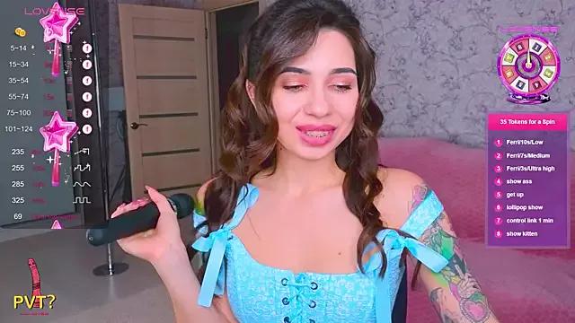 vinkiepinkie from StripChat is Freechat