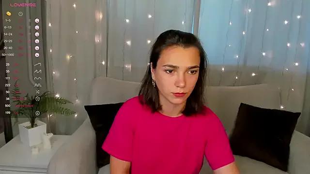 Viollamoon from StripChat is Freechat