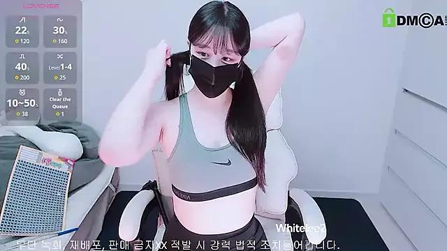 whitelee2 from StripChat is Freechat
