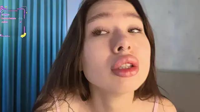 WilonaBow from StripChat is Freechat