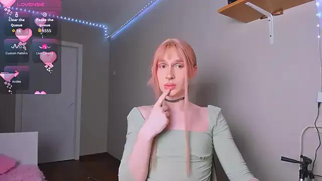 yoi_mika from StripChat is Freechat