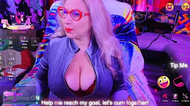 YOUR_MATURE_FANTASY from StripChat is Freechat