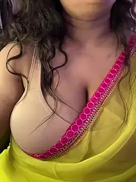 Yoursexy_cherry from StripChat is Freechat