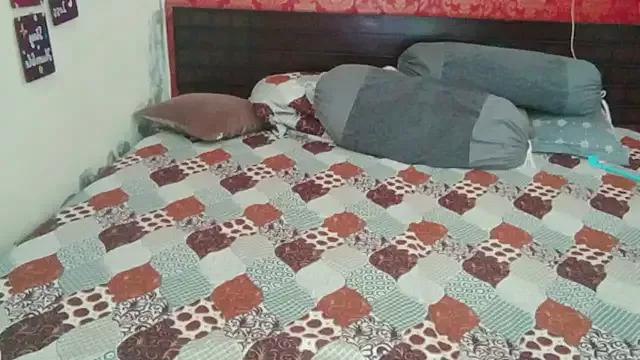 yoursnishaa from StripChat is Freechat
